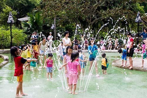 flickr-kids-at-jacob-ballas-childrens-garden-digital_shutterbug-edit-small