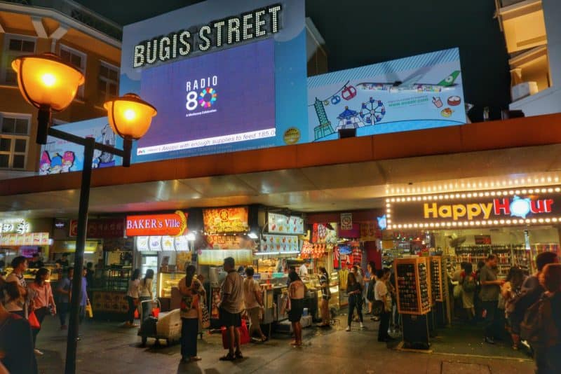 Menginap di Bugis atau Chinatown Enak Mana? - SunburstAdventure.com