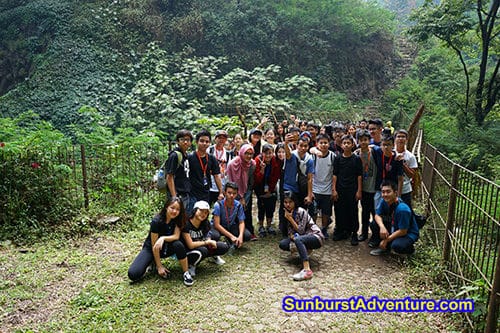 Paket Wisata Bandung air terjun maribaya