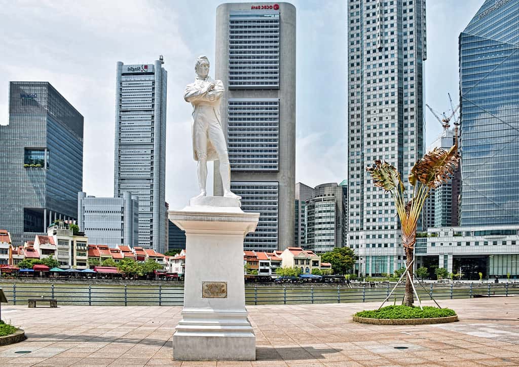 Patung Raffles Ada Apa di Raffles Place Singapore? Tengah Kota yang Menarik